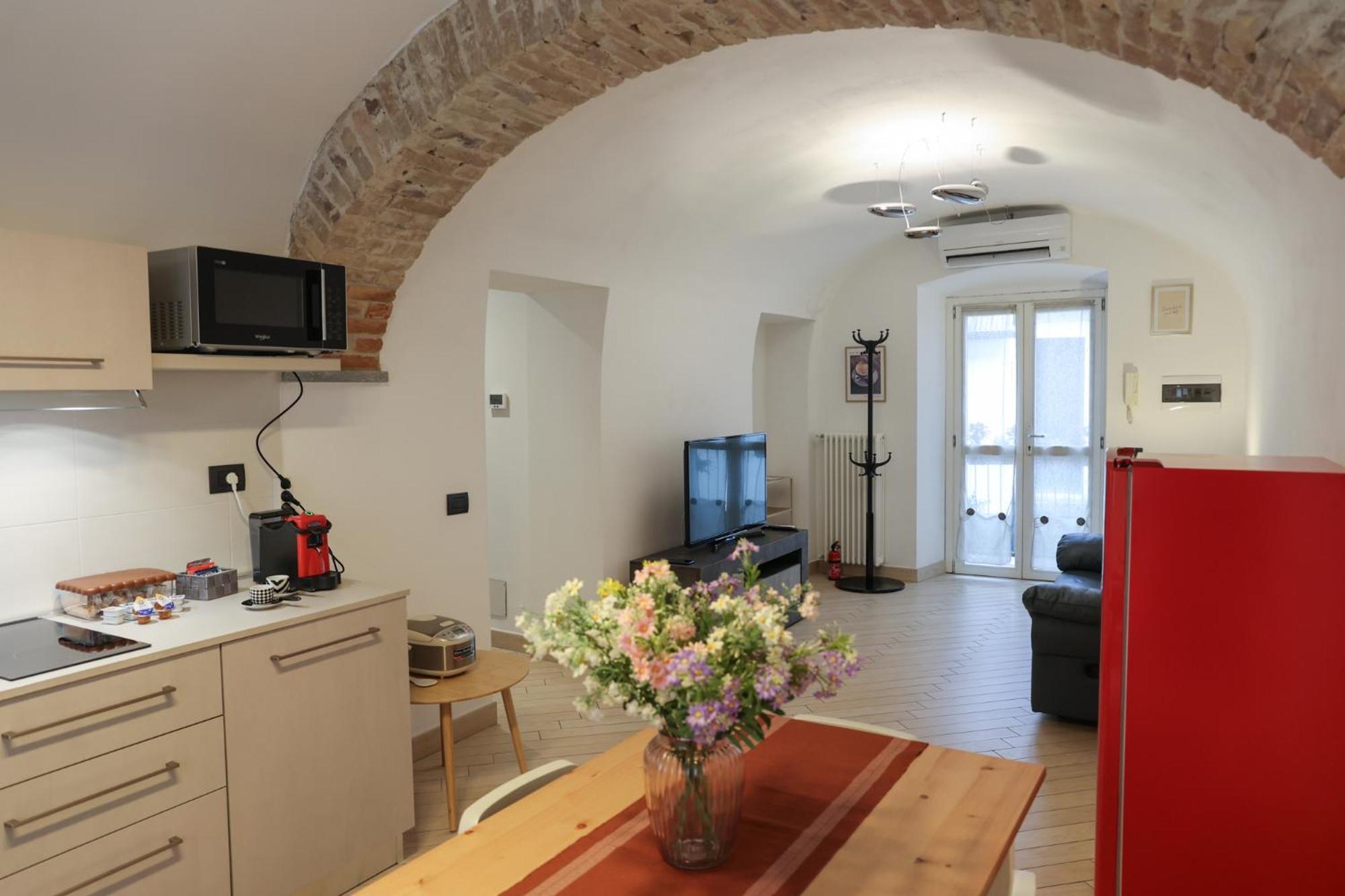 Asti Historic Center - Appartamento Trincotto Екстериор снимка